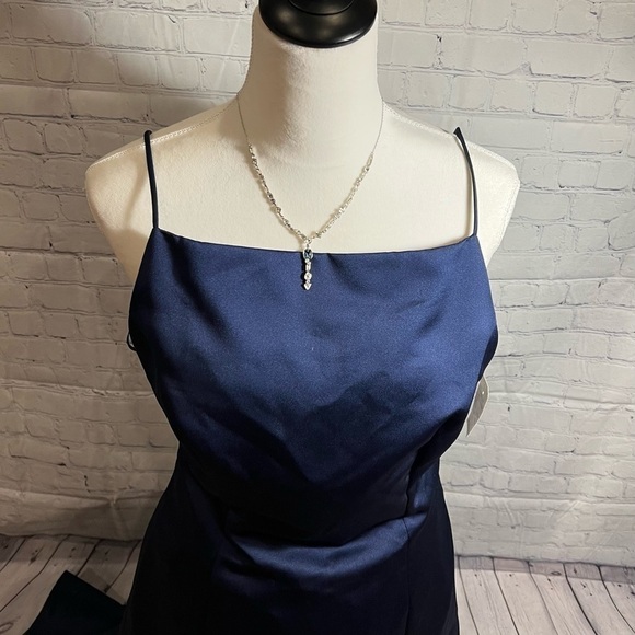 Plus size 13/14 Royal blue formal dress. Perfect for prom season or a wedding. - Picture 12 of 16